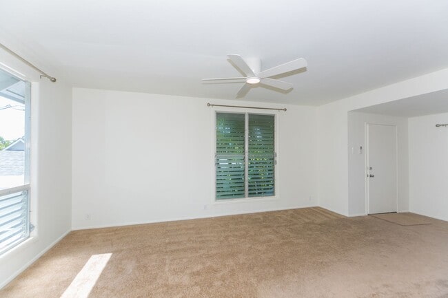 Photo - Kahala Avenue - renovated / upstairs 1 bedroom, 1 bath on Kahala Avenue less than 250 feet from b...