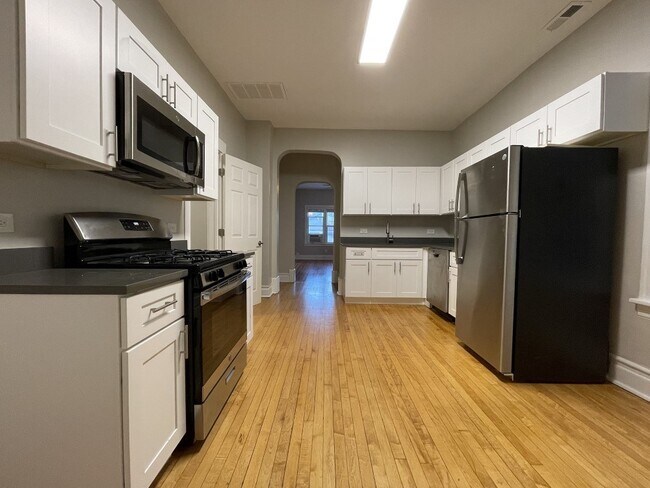 Tons of cabinet space - 1841 N Hermitage