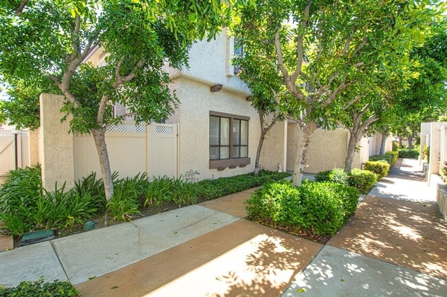 Photo - 848 W Huntington Dr