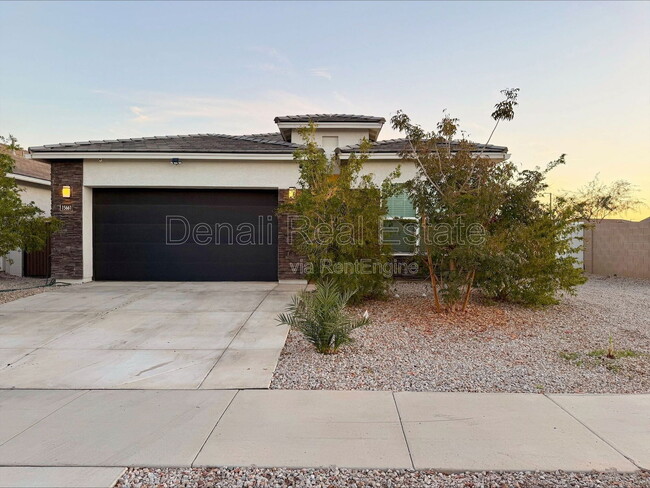 Building Photo - 15661 W Smoketree Dr