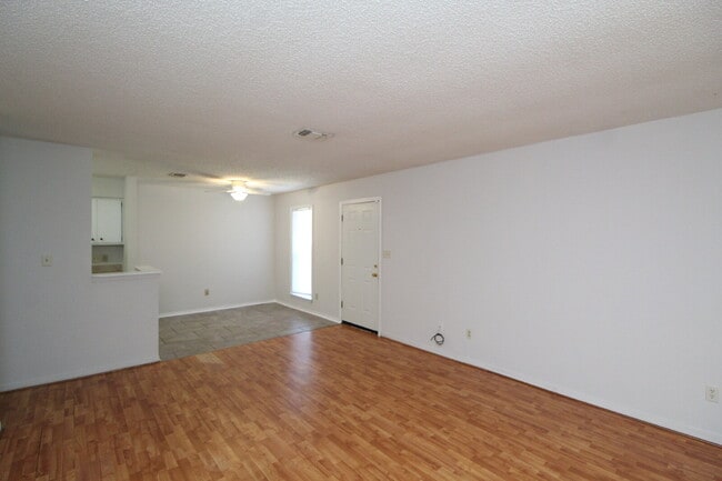 Photo - Updated 2BR/2BA Apartment Near UWF, Cordova Mall & Pensacola Airport Unit D16