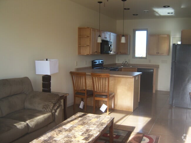 Modern, open floor plan - 2330 Peters Dr Rental