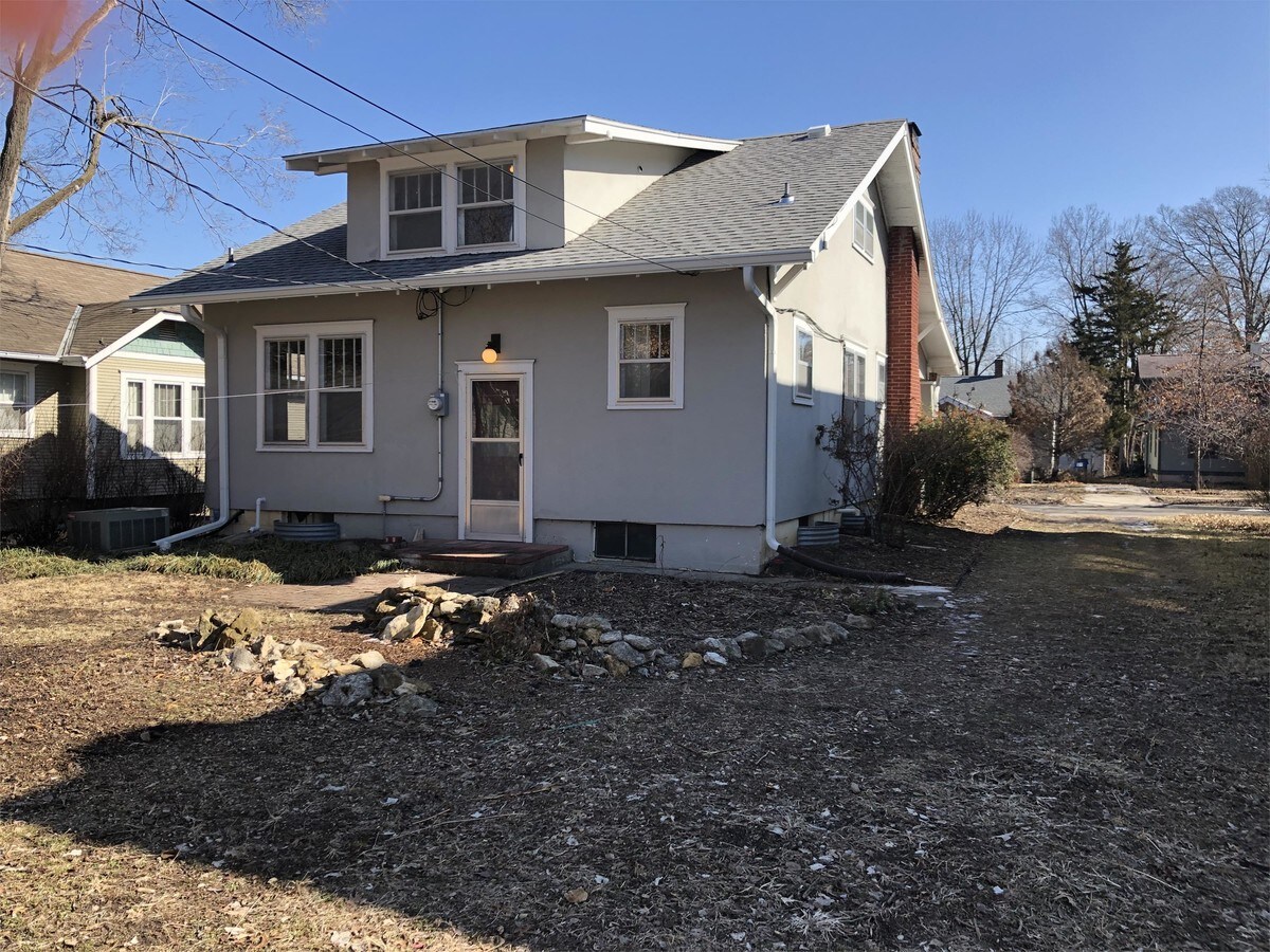 Photo - 2043 New Hampshire St