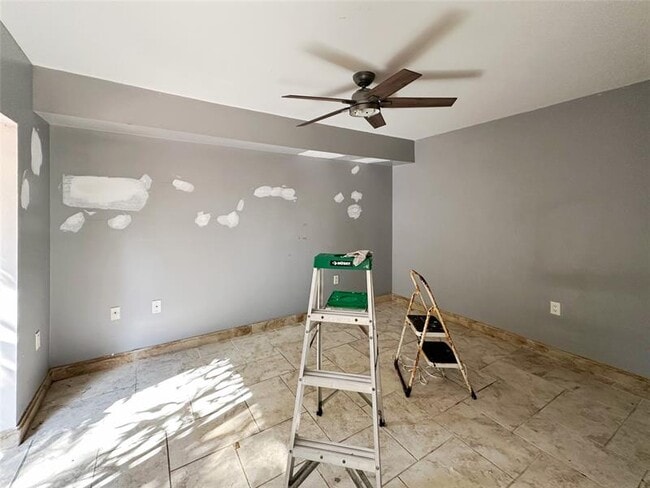 Building Photo - 1700 Embassy Dr Unit 402