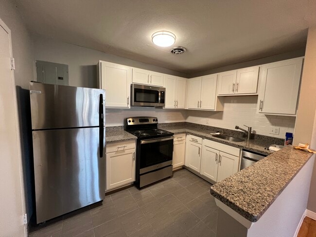 Building Photo - 14 Riverside St Unit 1-3D