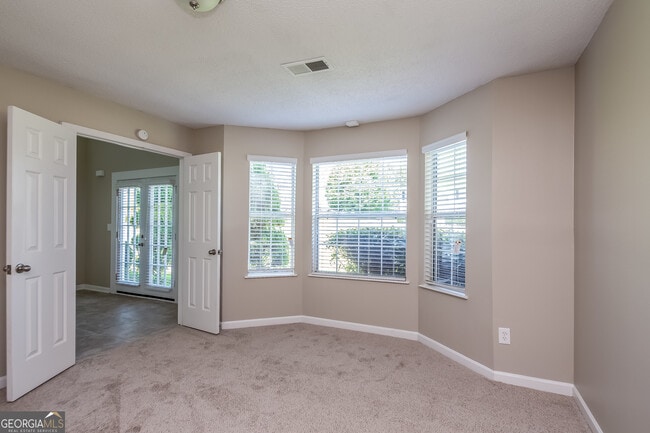 Photo - 6129 Pomerania Trail