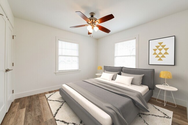 Photo - 2018 Remodeled 3 bed / 2 bath - wood / tile floors, fenced yard. Hyde Park / Downtown