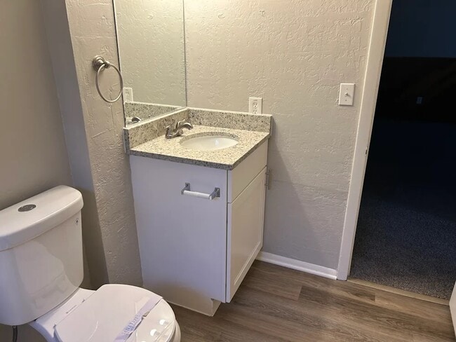 Photo - 4742 Malaya St