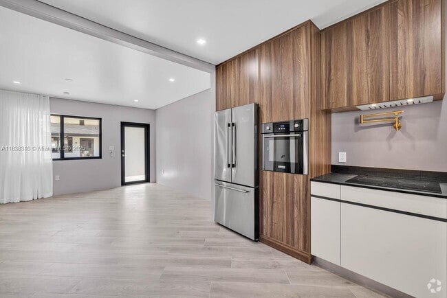 Building Photo - 8931 NE 2nd Ave Unit S4 Rental