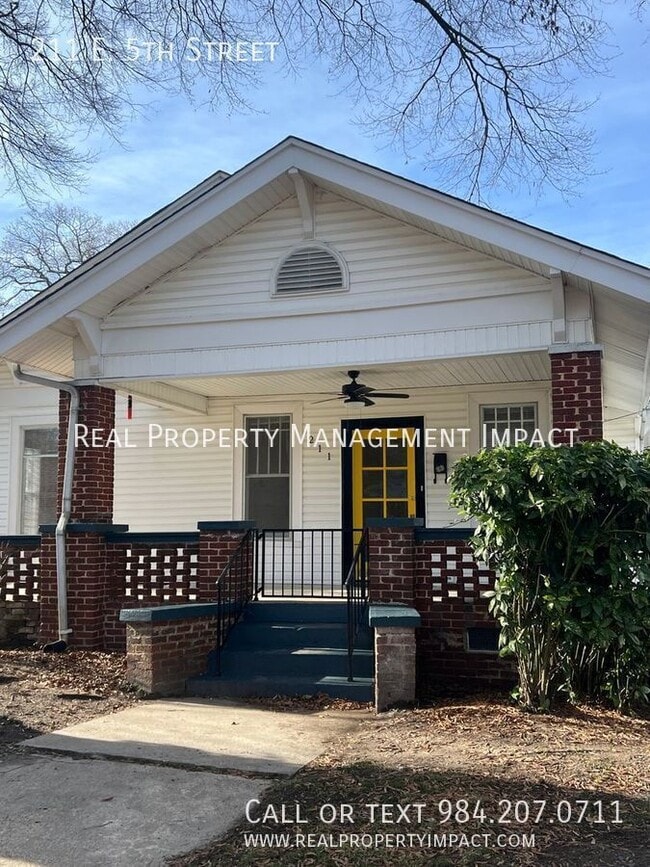 Photo - 211 E 5th St