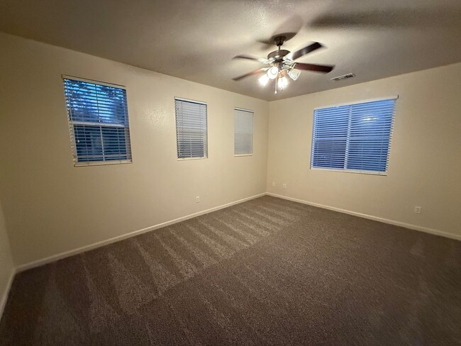 Photo - 1985 Linden Rd