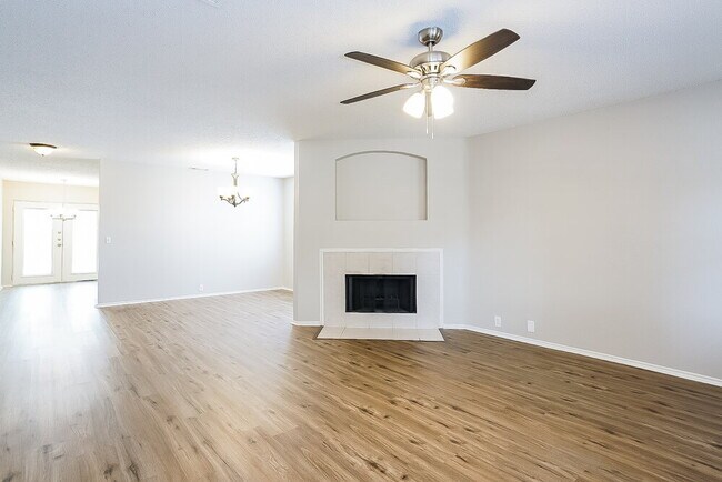 1605 Columbia Dr