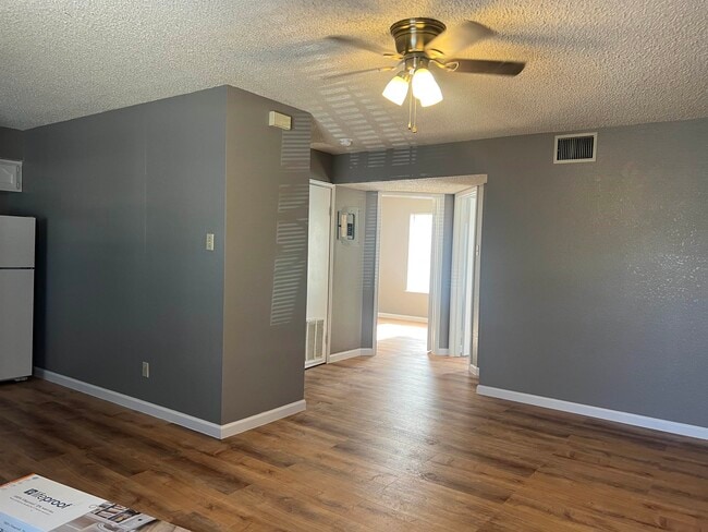 Photo - 4102 Eagle Pass Ave Unidad 4