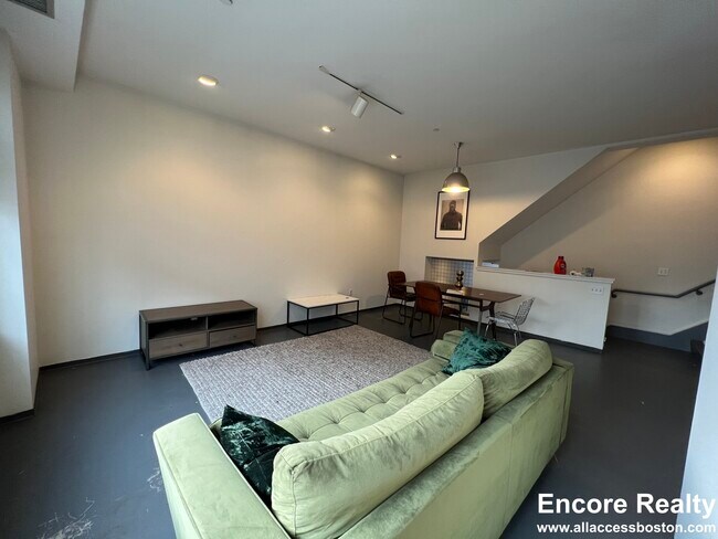 Photo - 160 E Berkeley St Unidad 317