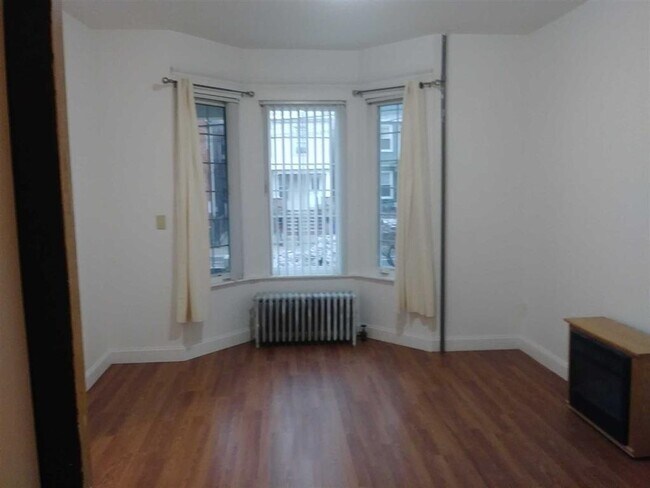 Photo - 54 Warner Ave