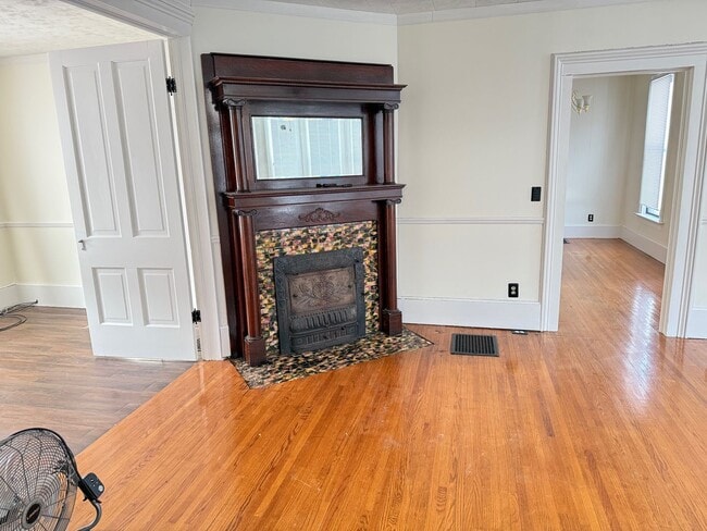 Photo - Large 4 BR house in Heyworth