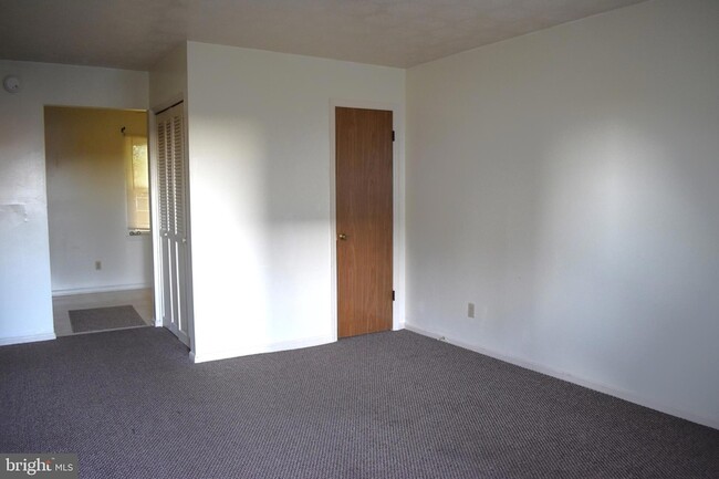 Photo - 5986 Broad St