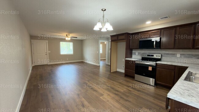 300 Main St Unit 302 E Main