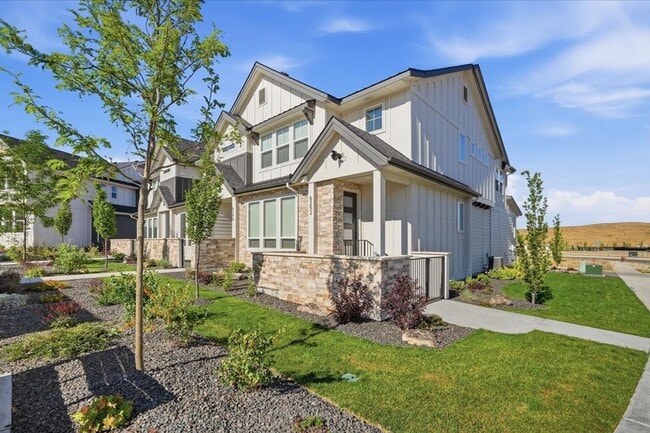 Building Photo - Brand New Townhome in new Valnova