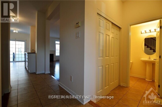 Photo - 567 Ashbourne Crescent