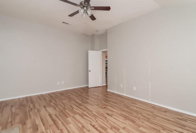 Building Photo - 5004 12thTeam Rental