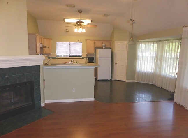 Photo - 12530 Meadowglen Dr