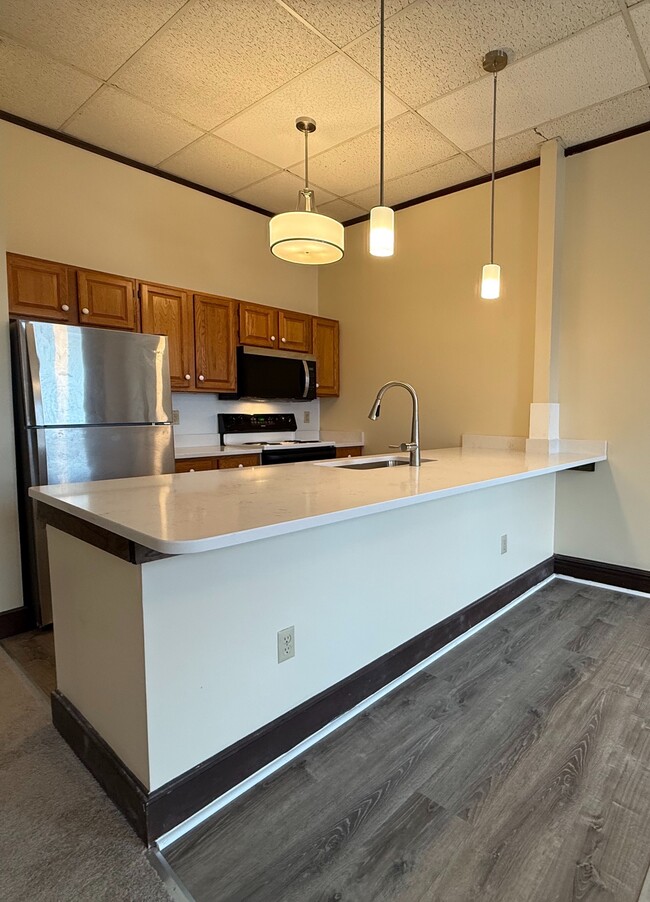 Building Photo - McShane Block Unit 8