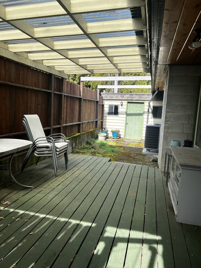 Photo - 146 Hawthorn Ln