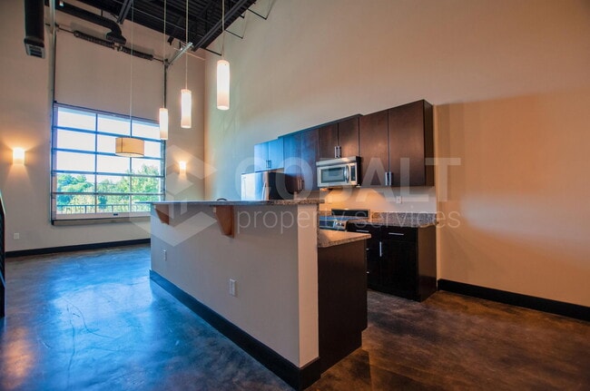 Building Photo - 1660 DeKalb Ave NE Unit 204