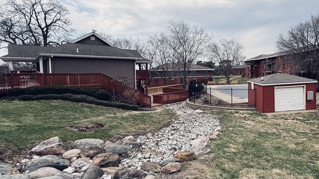 Building Photo - The Pointe on Fleur