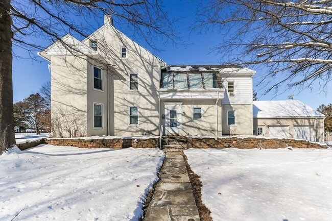 Building Photo - 1003 W Main St Unit 1