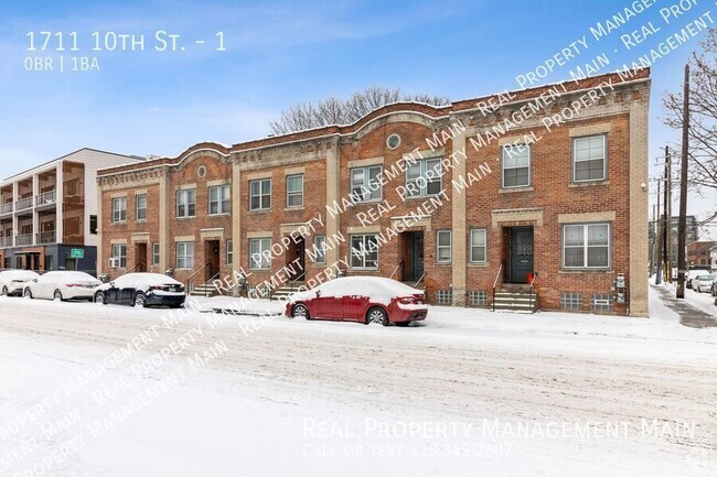 Building Photo - Now Leasing: Studio Apartment at Beyster C... Unit 1