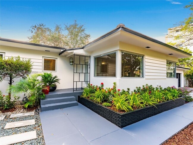 Photo - 650 NE 60th St