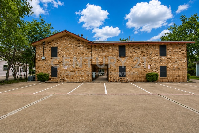 Photo - Spacious 2/1.5 in Denton Ready For Move-In! Unit 10