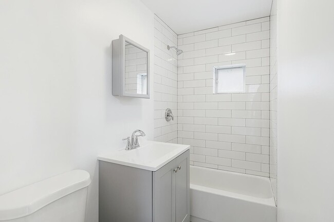 Photo - 1430 W Superior St Unit 2R