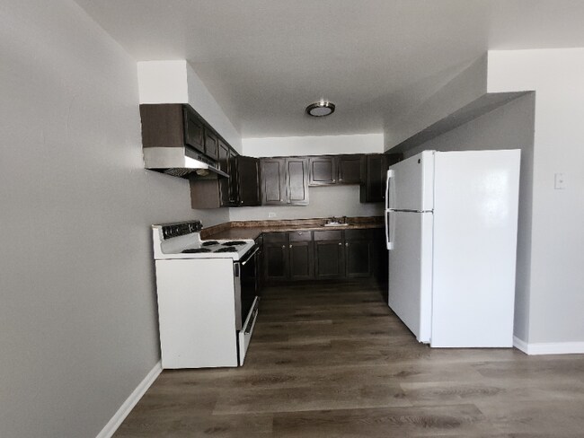 Photo - 474 W 14th Pl Unidad 1