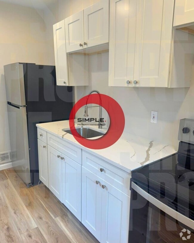 Building Photo - Two-bedroom one bath house with off street...