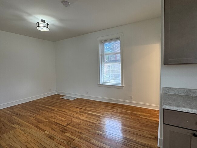 Photo - 3915 W Potomac Ave
