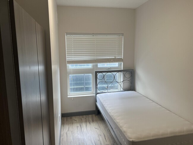 Photo - 258B-258B Sunview St