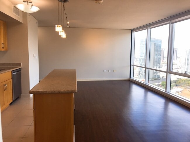 Building Photo - Moana Pacific-1 bedroom