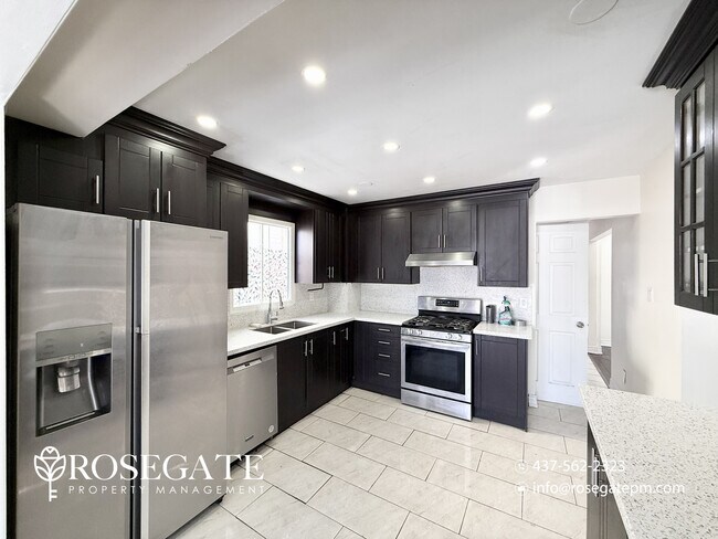 Photo - Corner 3-Bedroom Semi-Detached Home with Private Garage & 2 Parking – Brampton Unité 1