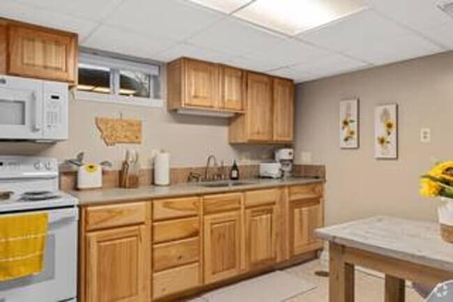 Building Photo - Elm Street Duplex Unit 2 Rental