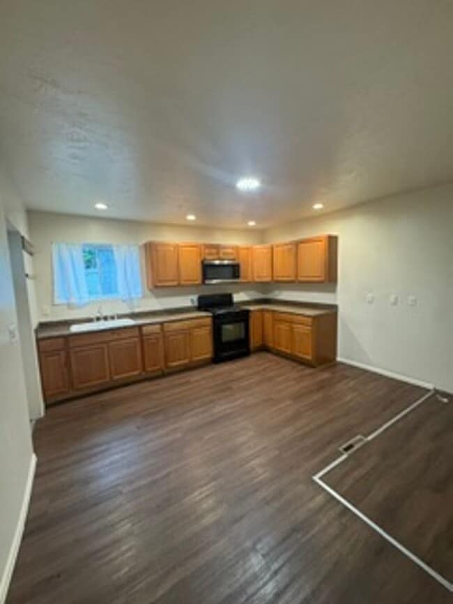 Photo - 415 State St