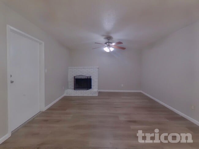 Photo - 3105 Rozanna Ct