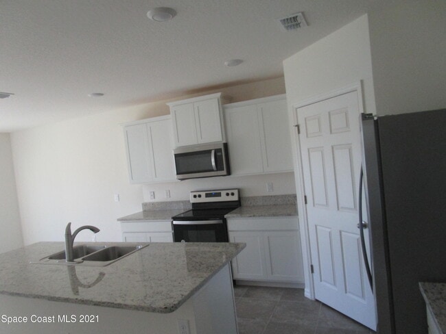 Photo - 3635 Peony Ct SE