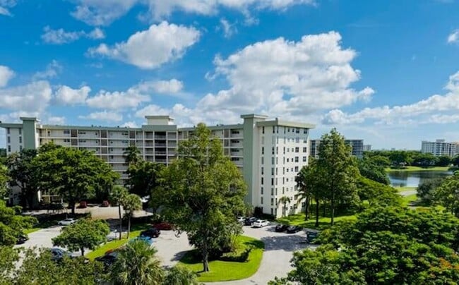 Building Photo - 3051 N Course Dr