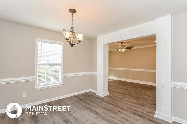 Photo - 206 Lasalle Way