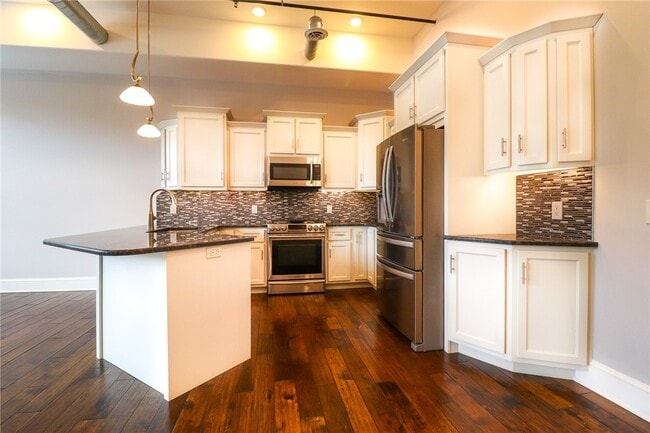 Photo - 64 E Market St