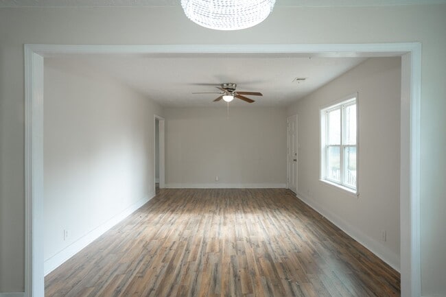 Photo - 2001 Hiram Rd