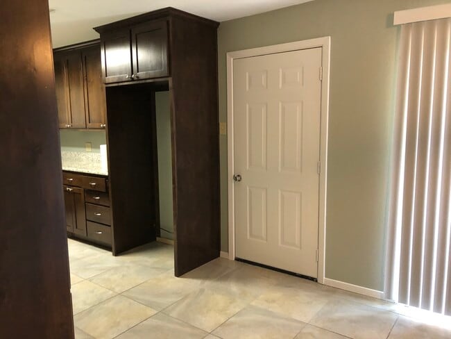 Photo - 2927 Lawrence St